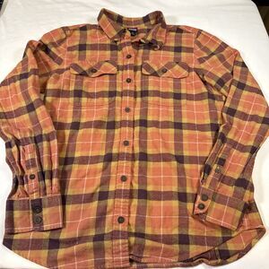 Patagonia Women's Organic Cotton Midweight Fjord Flannel Shirt Vista: Burl Red M